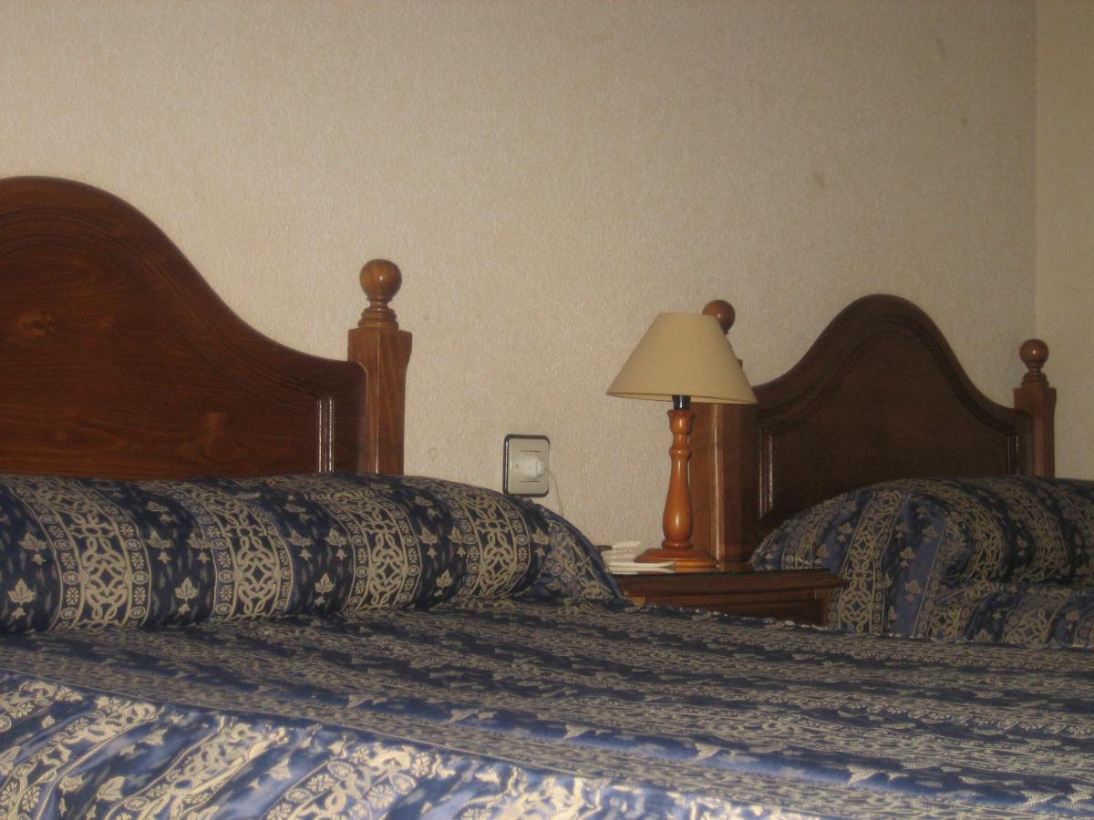 Hostal Restaurante La Trucha Benavente Extérieur photo