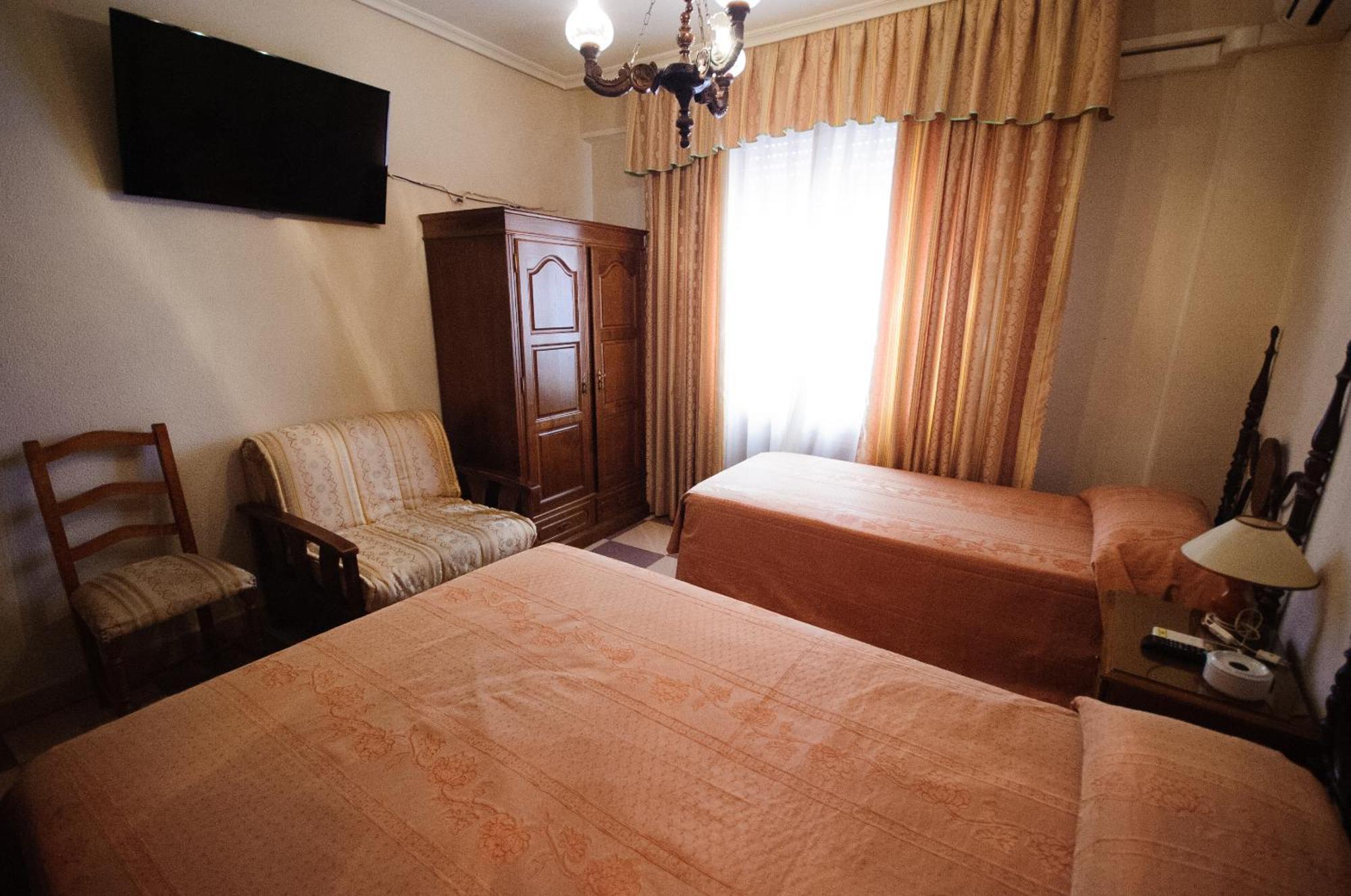 Hostal Restaurante La Trucha Benavente Chambre photo