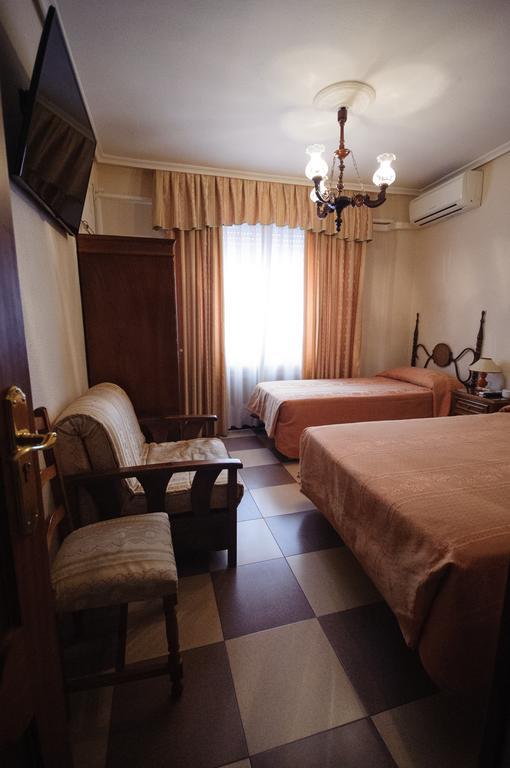 Hostal Restaurante La Trucha Benavente Extérieur photo