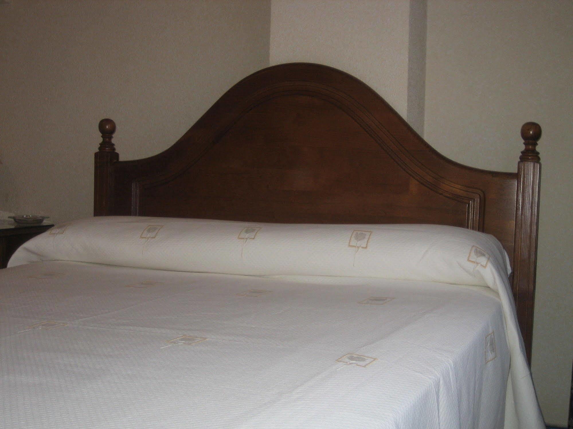 Hostal Restaurante La Trucha Benavente Extérieur photo